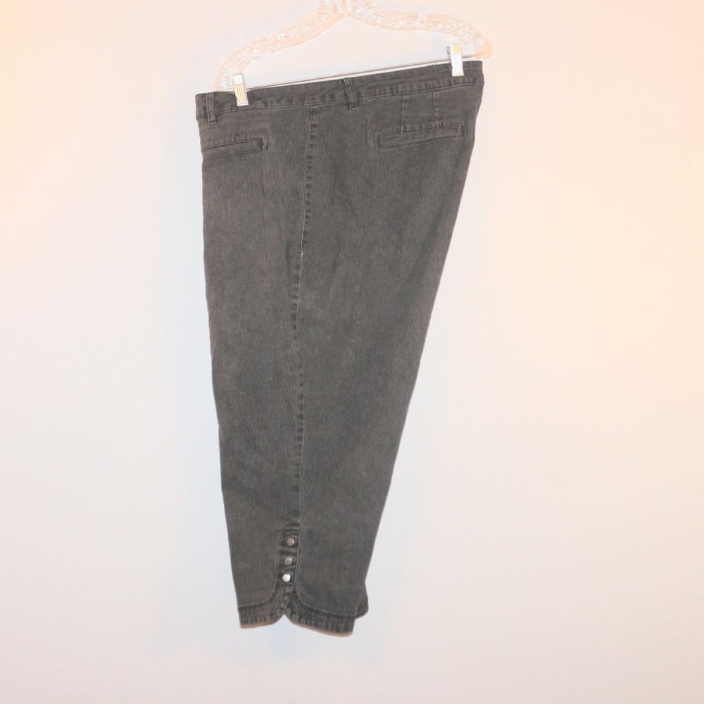 Avenue Denim Size 22 Black Denim Capris